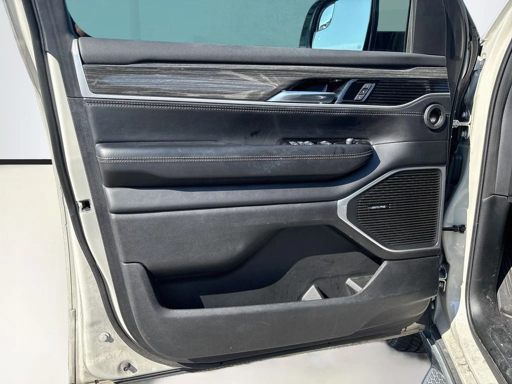 Used 2022 White Jeep Series III image 47