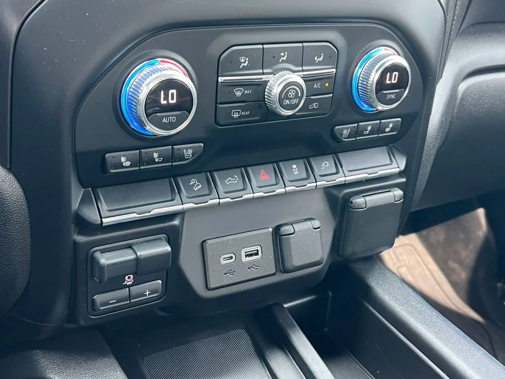 Used 2021 Black GMC AT4 image 28