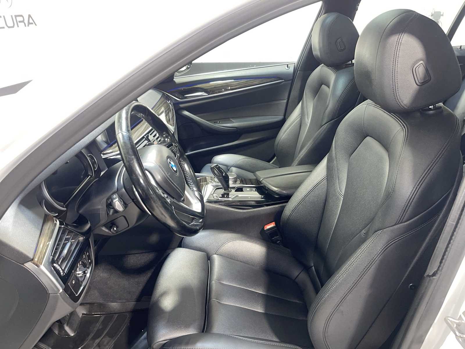 Used 2018 White BMW 530e xDrive iPerformance image 2