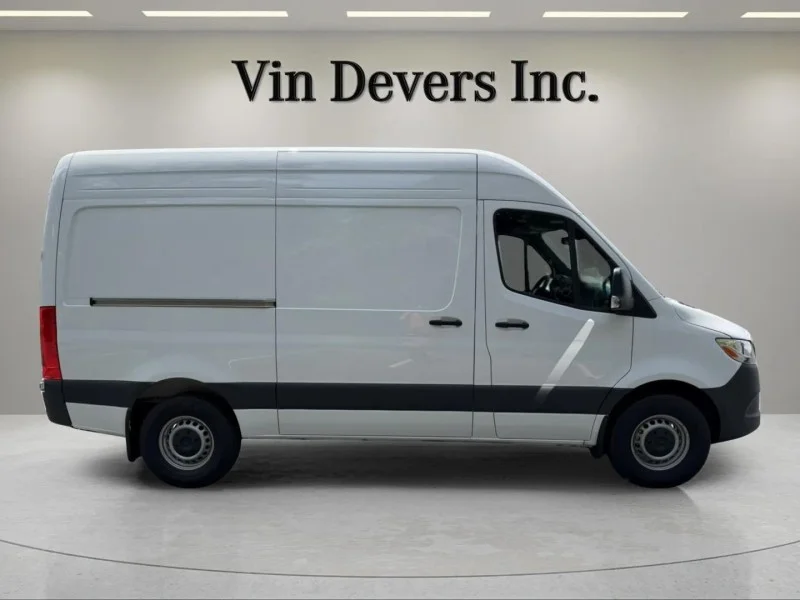 Used 2025 WHITE Mercedes-Benz  image 8