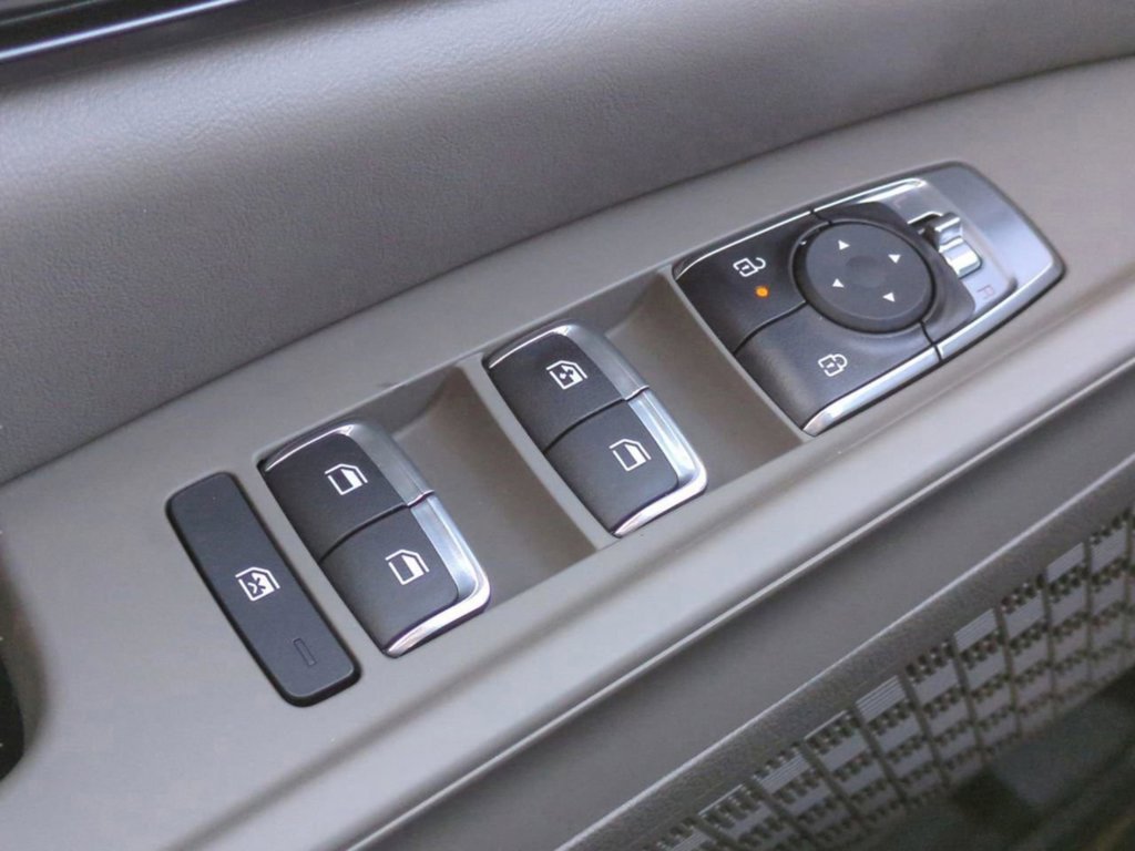 New 2026 Snow White Pearl Kia LX image 27