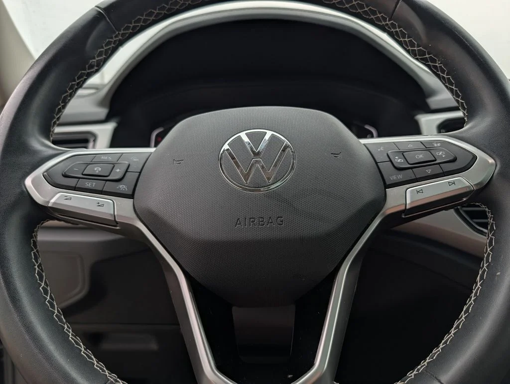 Used 2023 Black Volkswagen SEL image 18