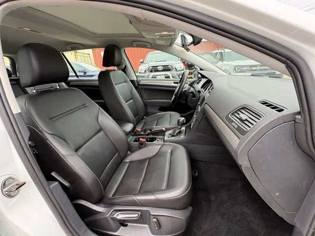 Used 2017  Volkswagen  image 13