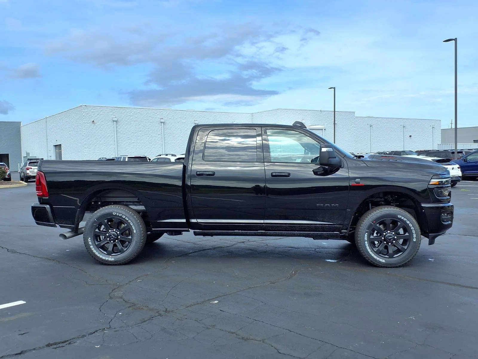 New 2026 Diamond Black Crystal Pearl-Coat Exterior Paint RAM Laramie image 13