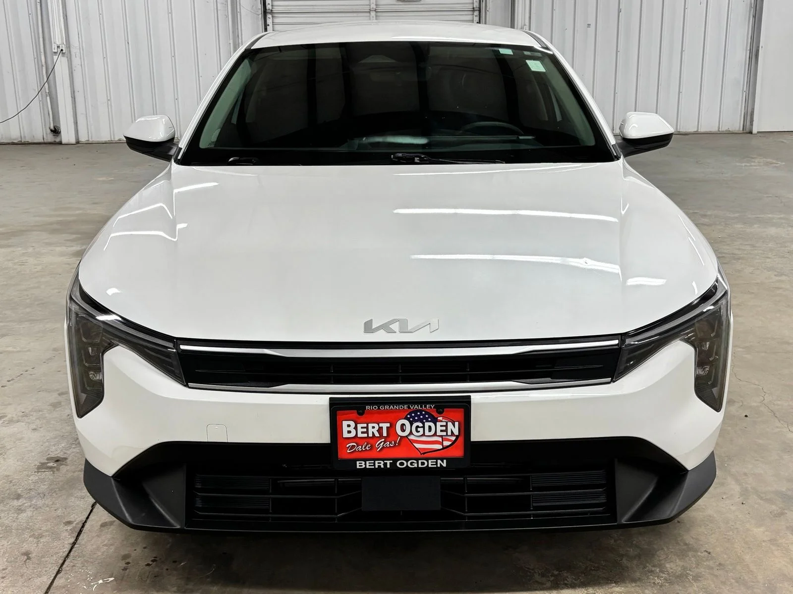Used 2025 White Kia LXS image 2
