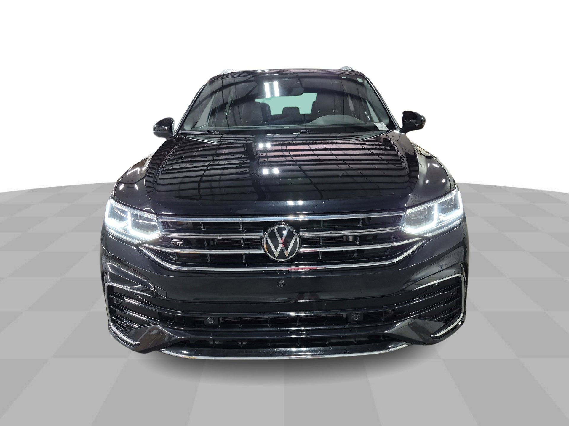 Used 2024 Black Volkswagen 2.0T SEL R-Line image 3