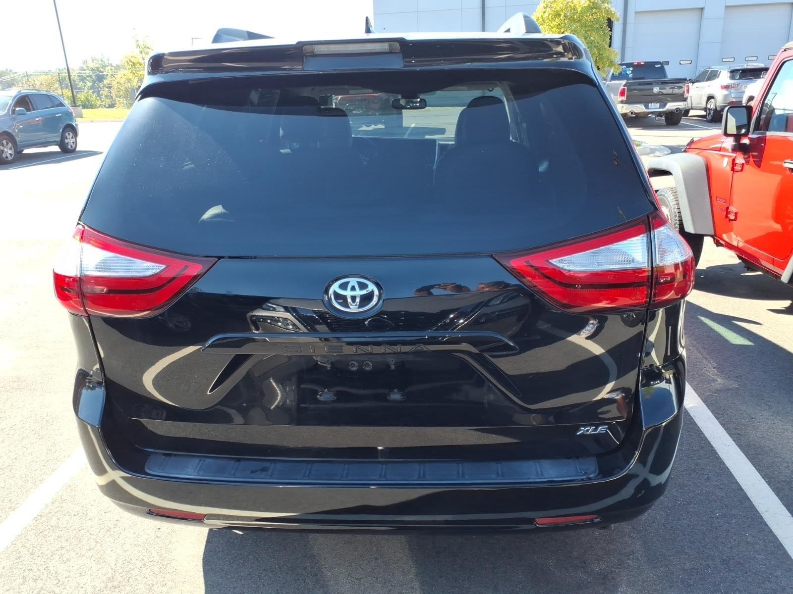 Used 2019 Midnight Black Metallic Toyota XLE image 12