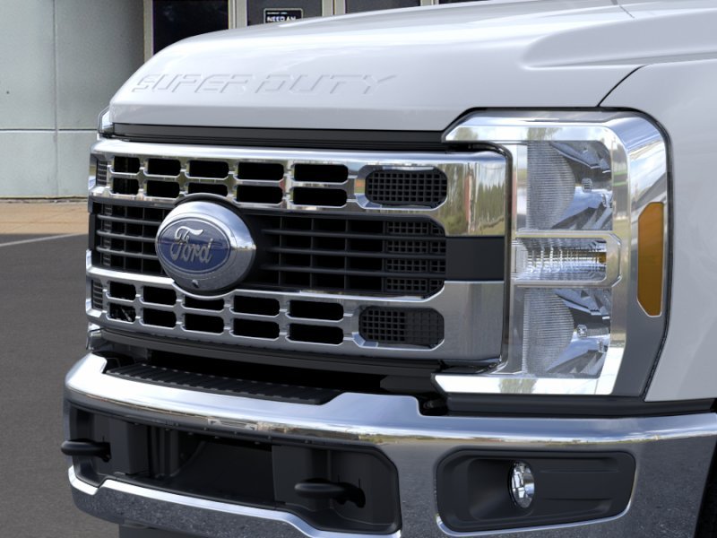 New 2026 Oxford White Ford F-350® XLT image 39