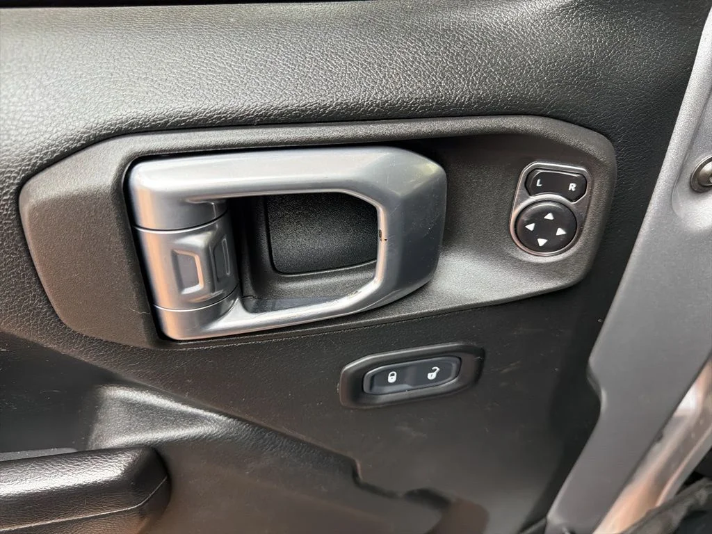 Used 2021 Silver Jeep Unlimited Sport image 22