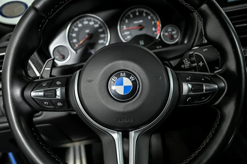 Used 2018 Yas Marina Blue Metallic BMW  image 21