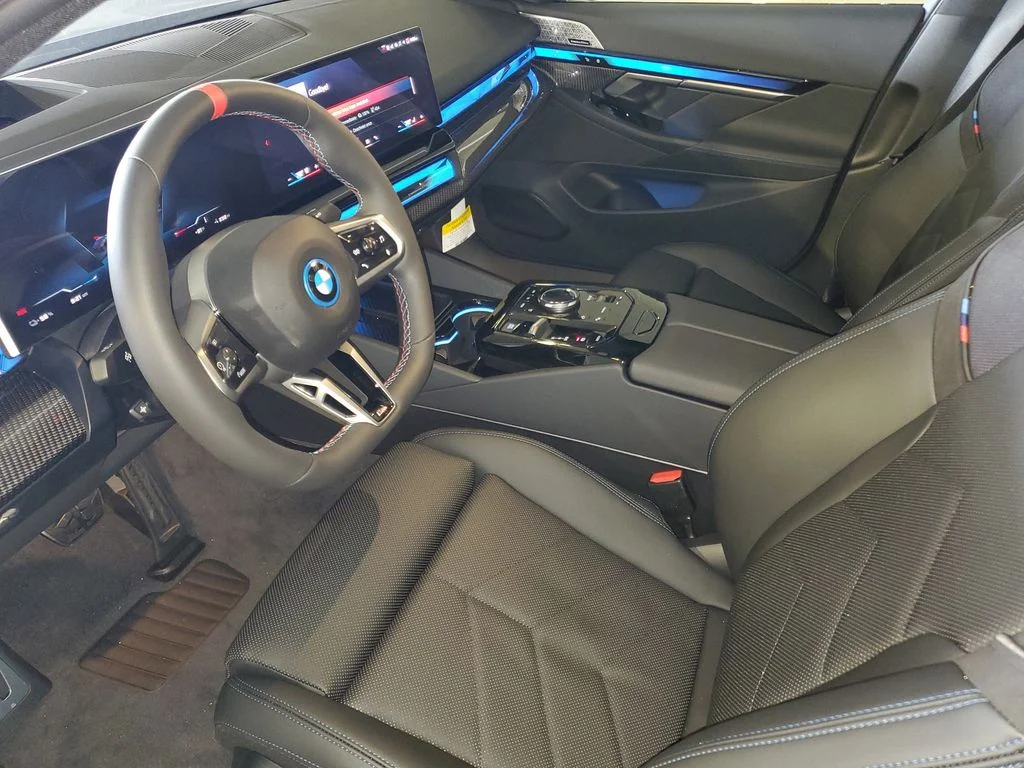 New 2026 Black Sapphire Metallic BMW M60 image 15