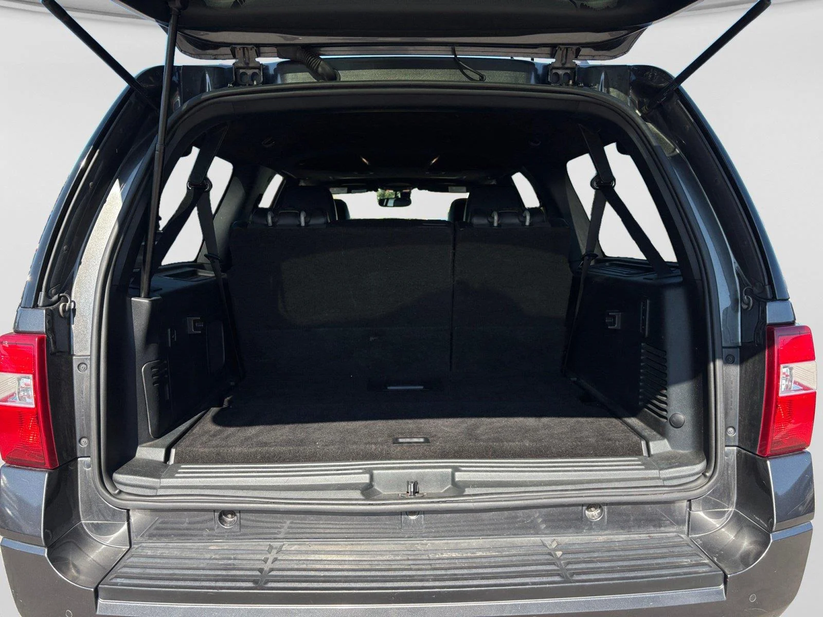 Used 2016 Magnetic Ford Limited image 19