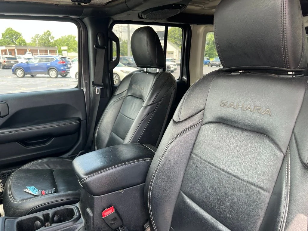 Used 2018 Granite Crystal Clearcoat Metallic Jeep Unlimited Sahara image 7