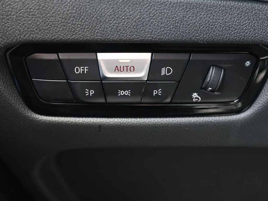 2026 BMW 3 Series 330i - Photo 35