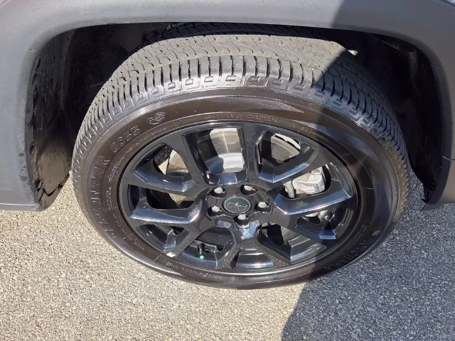 Used 2026 Silver Jeep Latitude image 19