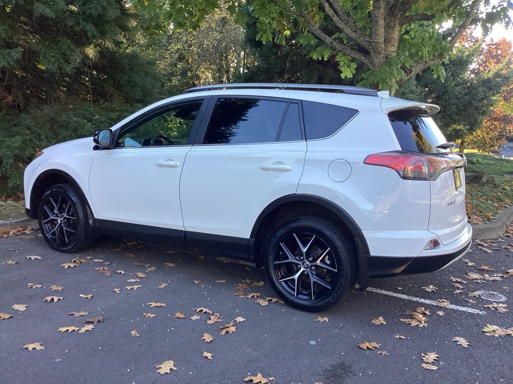 Used 2017 White Toyota SE image 10