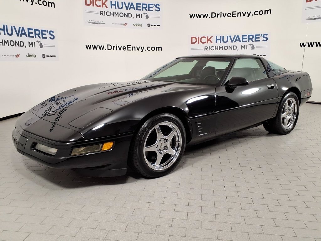 Used 1995  Chevrolet Base image 1