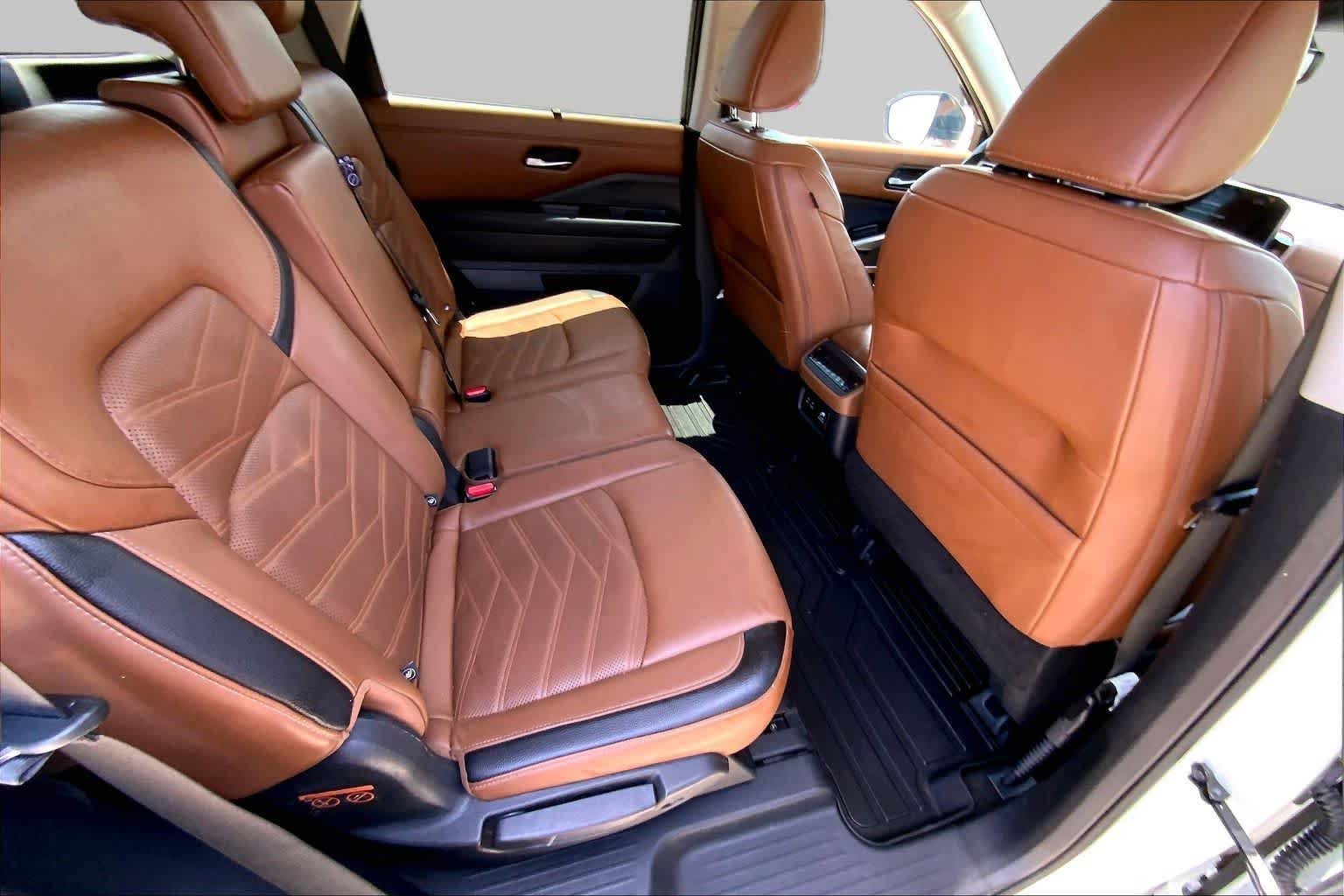Used 2024 Pearl White Tricoat/Super Black Nissan Platinum image 20