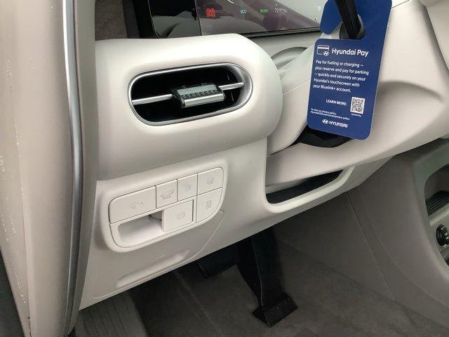 New 2026 Silver Metallic Hyundai SEL Premium image 19
