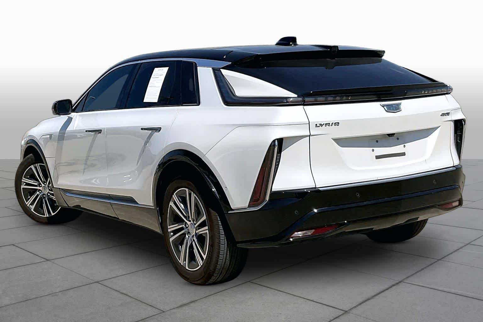 Used 2025 Crystal White Tricoat Cadillac Luxury image 11