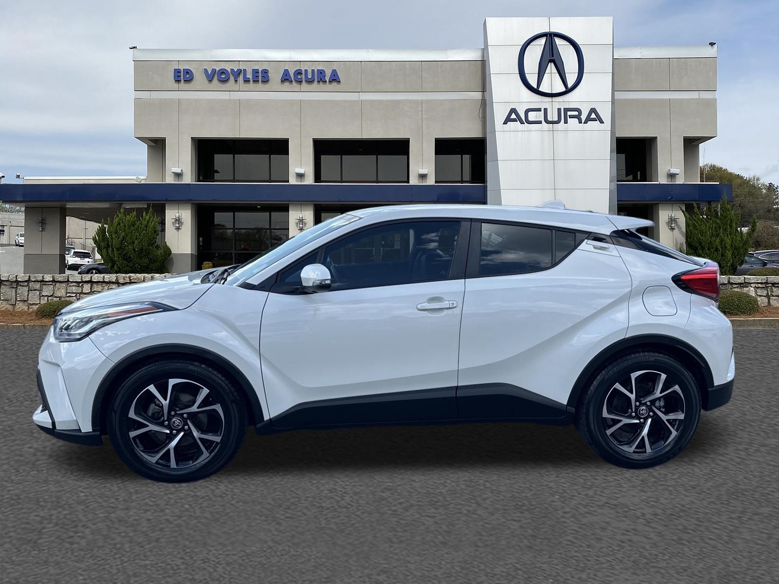 Used 2021 Blizzard Pearl Toyota XLE image 8