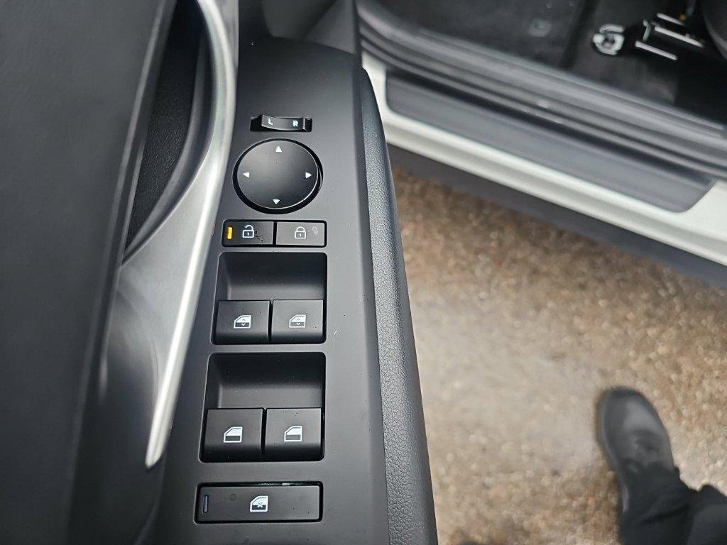New 2026 White Hyundai SEL AWD image 12