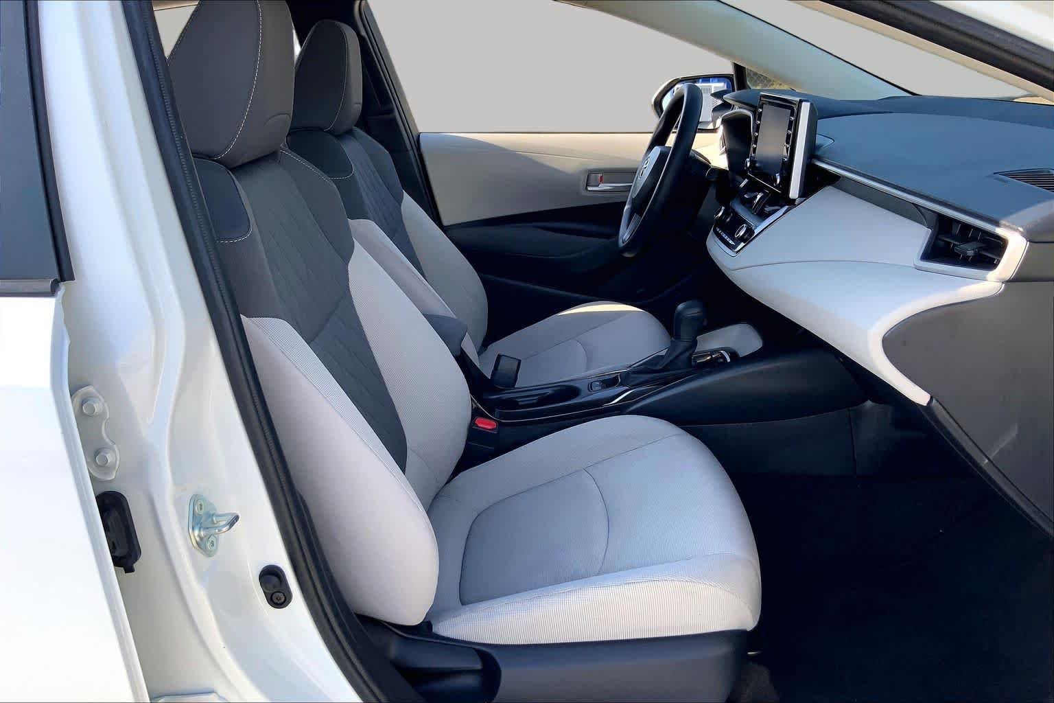 Used 2020 Super White Toyota Hybrid LE image 9