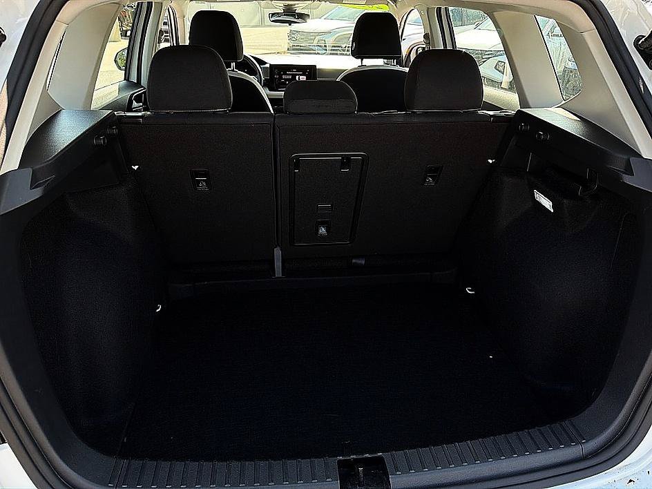 Used 2025 White Volkswagen S image 23