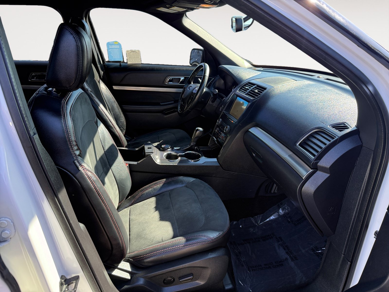 Used 2019 White Platinum Clearcoat Metallic Ford XLT image 19