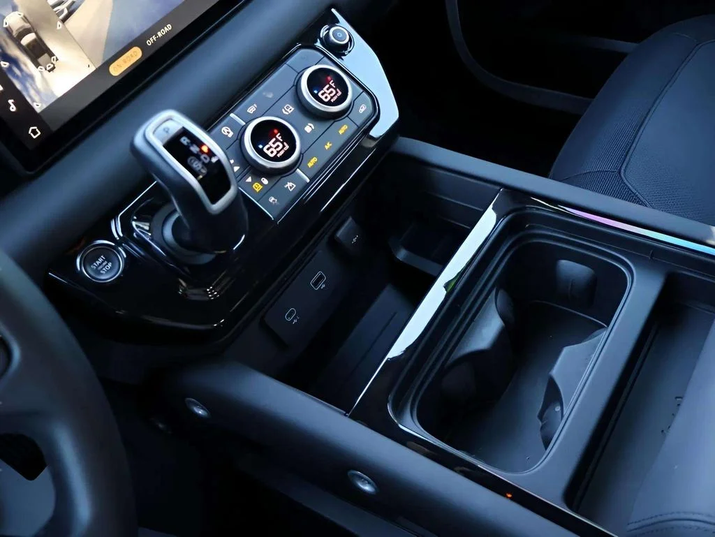2024 Land Rover Defender X-Dynamic SE - Photo 22