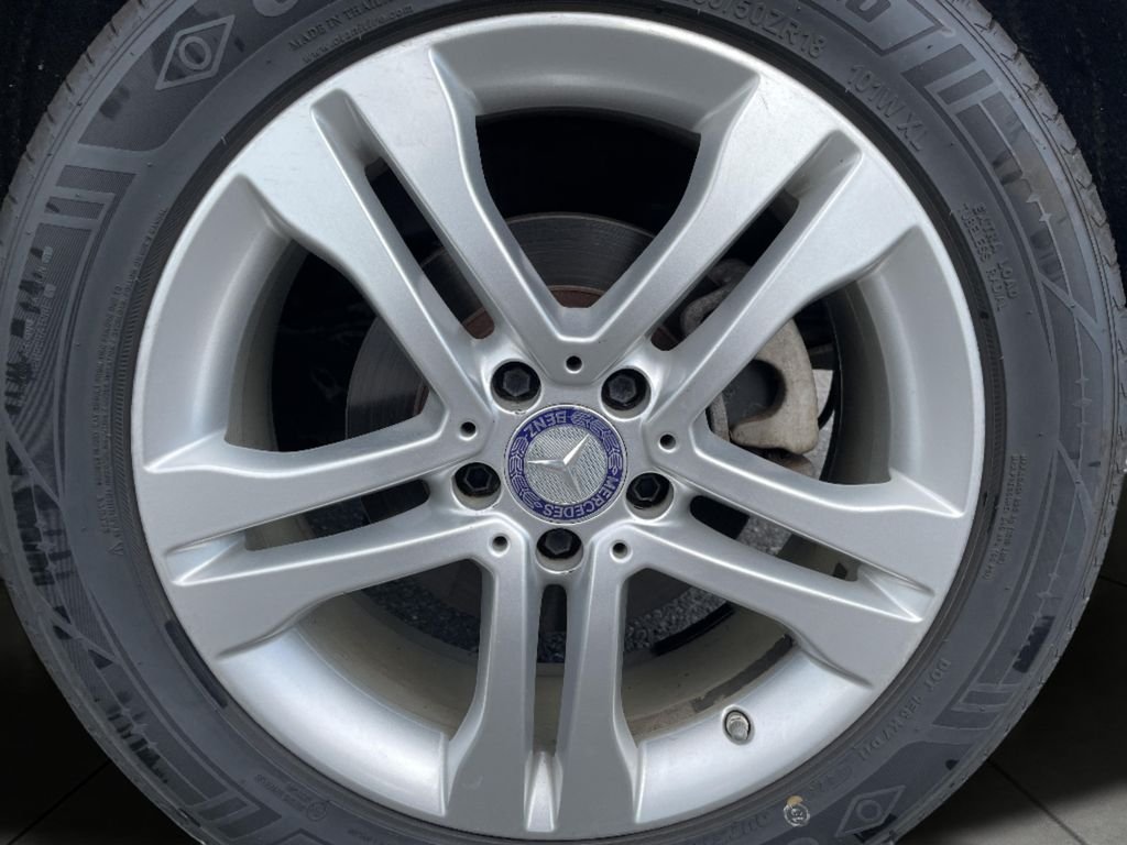 Used 2018 Gray Mercedes-Benz GLA 250 image 27