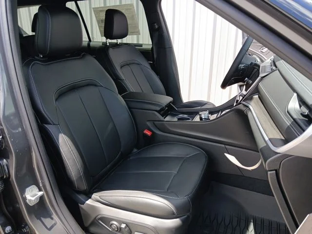New 2026 Baltic Gray Metallic Clear-Coat Exterior Paint Jeep Limited Reserve image 33