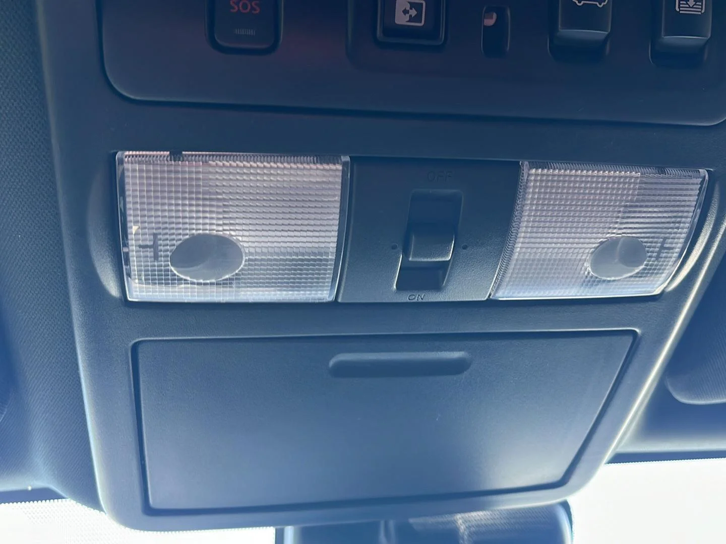 Used 2021 Pearl White Nissan Platinum Reserve image 17