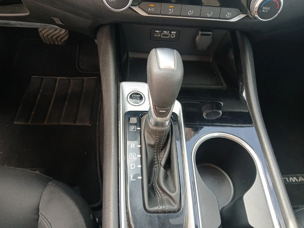 Used 2024 Super Black Nissan 2.5 SV image 16