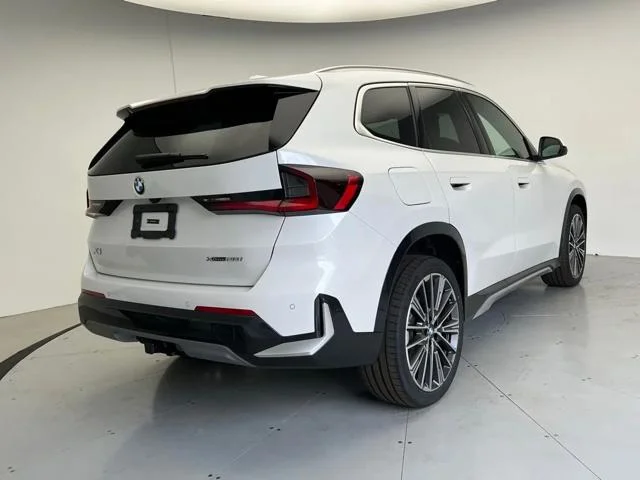 New 2026 Mineral White Metallic BMW xDrive28i image 3