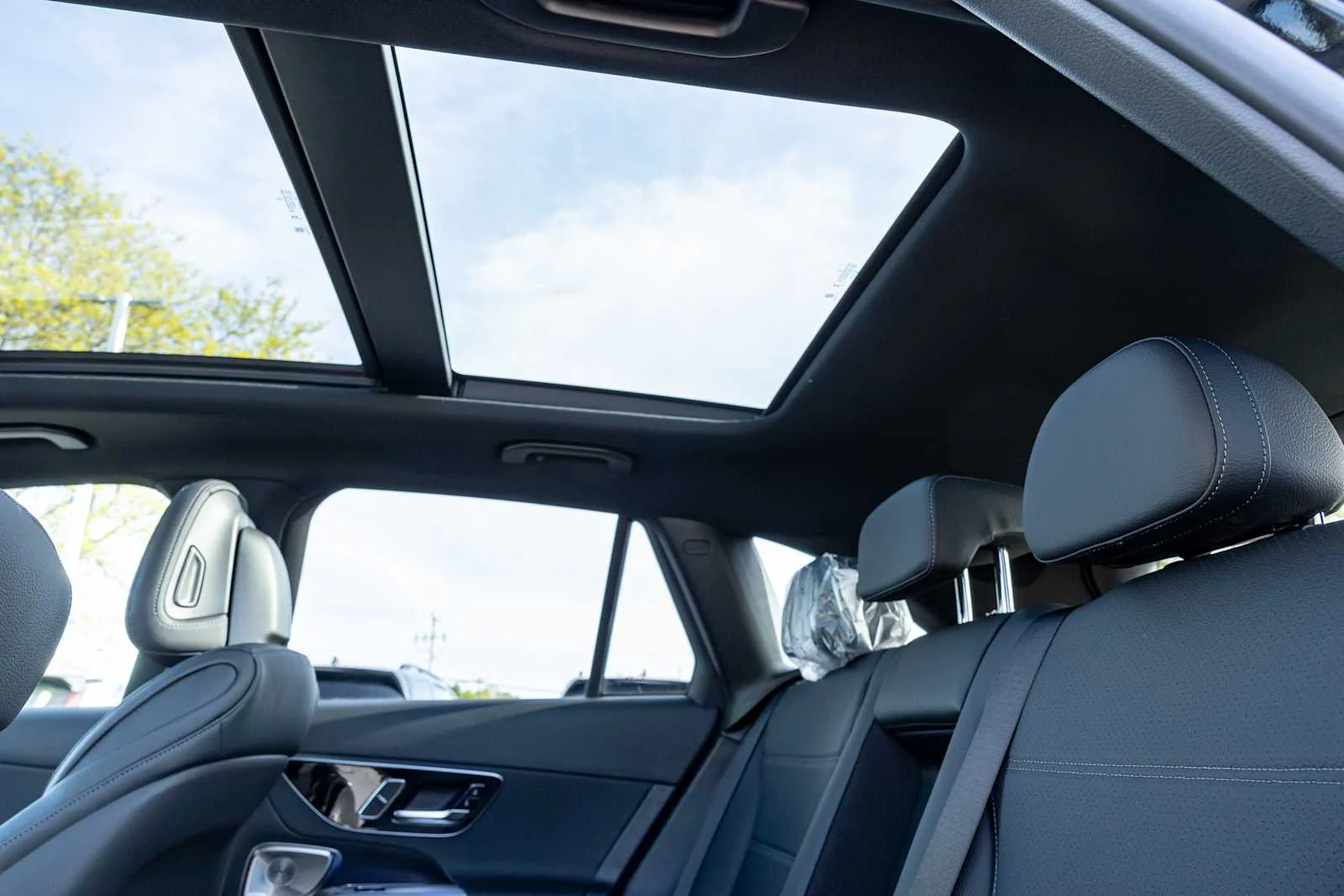 New 2026 BLACK Mercedes-Benz GLC 300 image 26