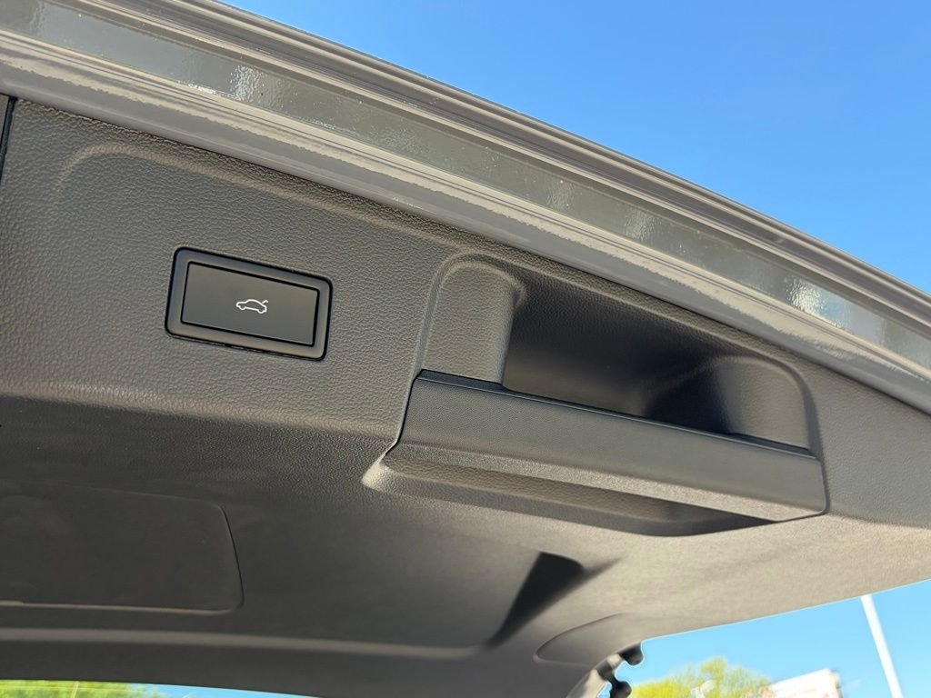 New 2026 Pure Gray Volkswagen 2.0T SE W/TECHNOLOGY image 22