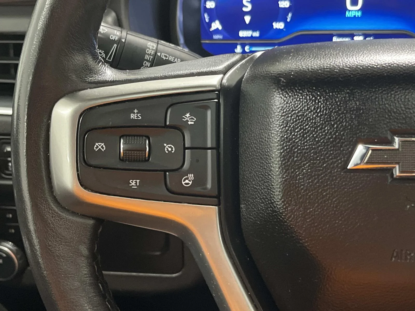 Used 2023 BLACK Chevrolet Z71 image 18