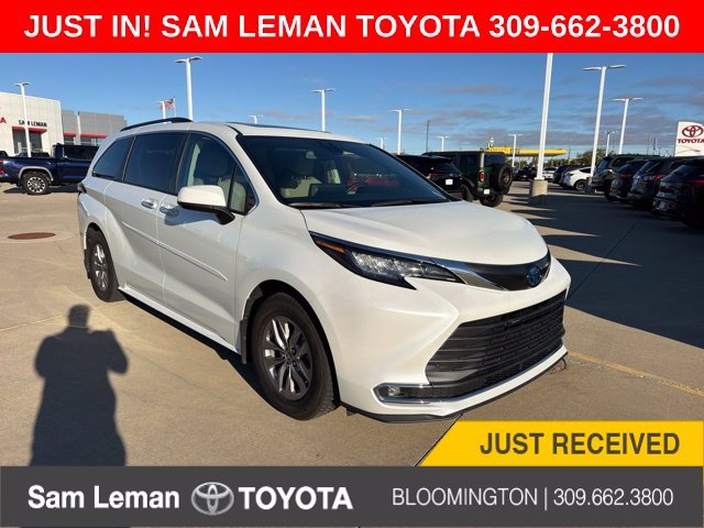 Used 2022 Beige Toyota XLE image 1