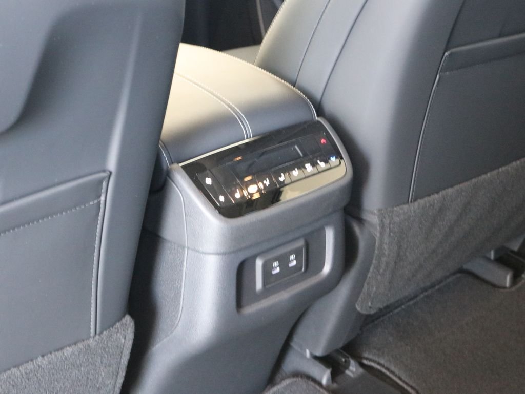 New 2027 HARBOR GRAY INFINITI Luxe AWD image 33