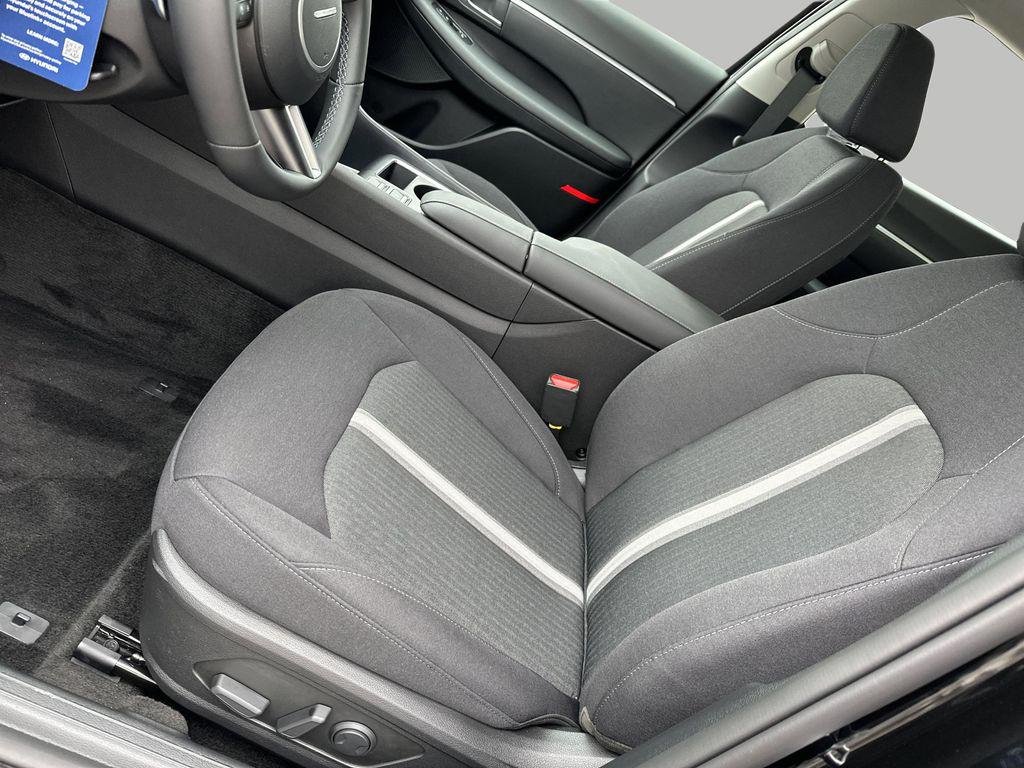 New 2026 Abyss Black Hyundai SEL Sport image 9