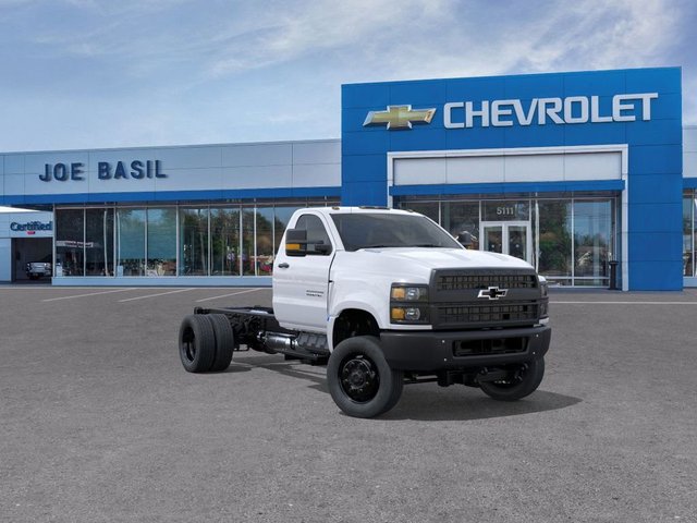 2025 Chevrolet Silverado 6500 HD Work Truck