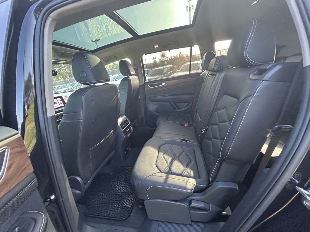 New 2026 Black Volkswagen SE w/Technology image 40