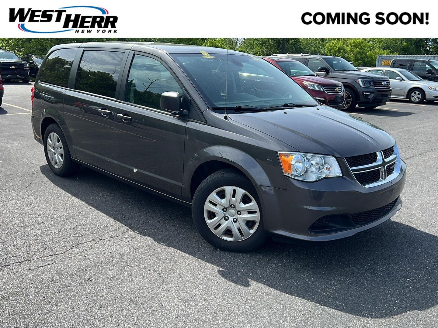 Used 2019 Granite Pearlcoat Dodge SE image 1