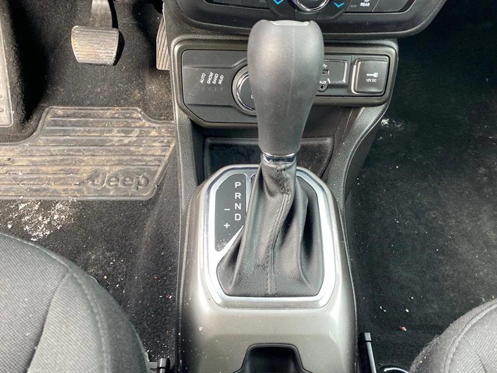 Used 2022 Sting-Gray Clearcoat Jeep Latitude image 8