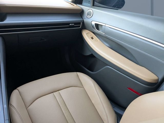 Used 2025 Black Hyundai Limited image 16