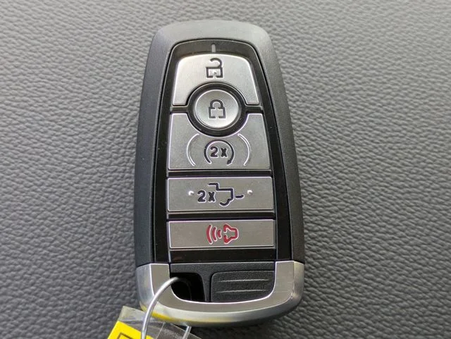 New 2026 Glacier Gray Metallic Tri-Coat Ford F-250® Lariat® image 30
