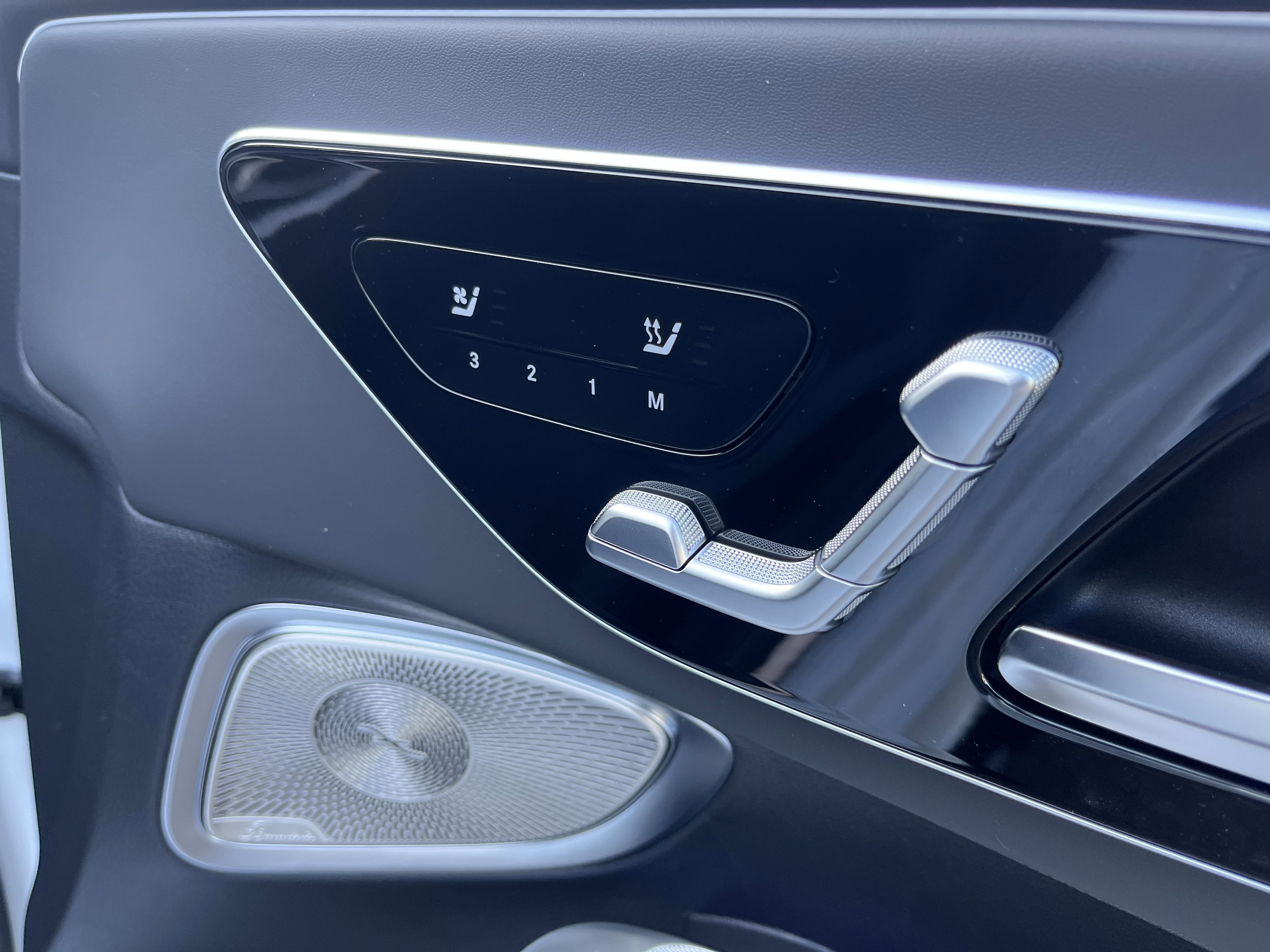 New 2026 MANUFAKTUR Moonlight White Metallic Mercedes-Benz AMG® CLE 53 image 23