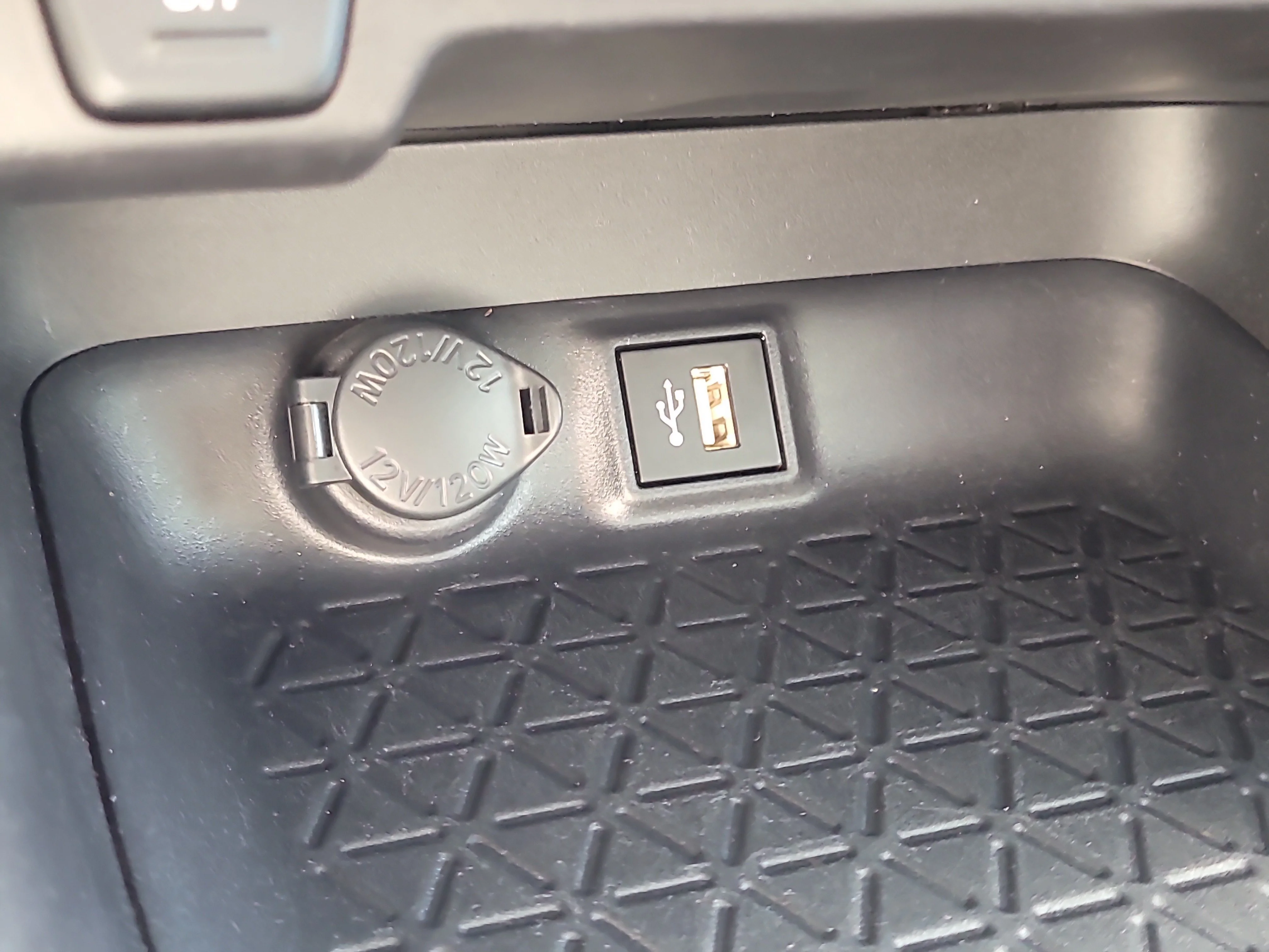 Certified Used 2025 Ice Toyota Hybrid XLE image 27
