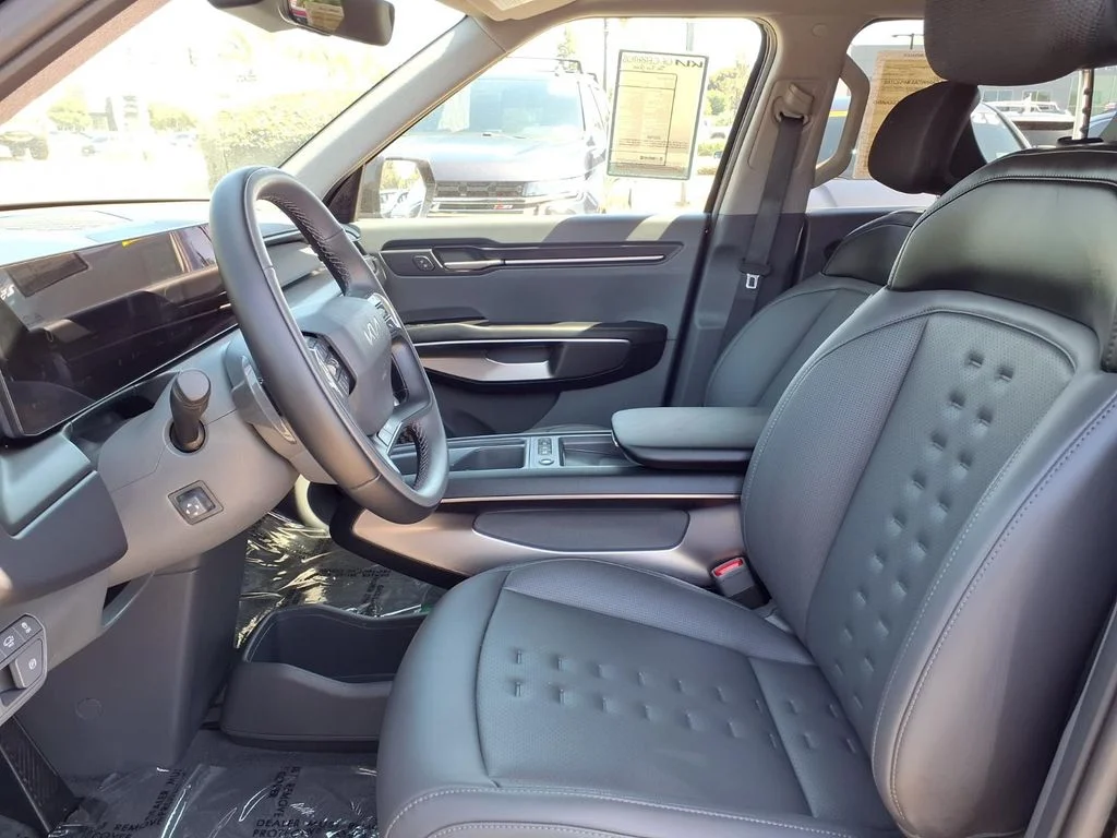 New 2026 Ebony Black Kia Wind AWD image 9